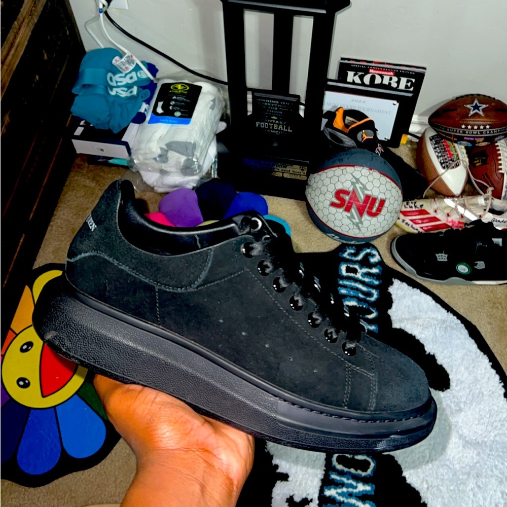 Size 11 note box very good condition. Looks brand new.
